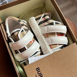 Burberry White and Tan Sneakers Modern Design